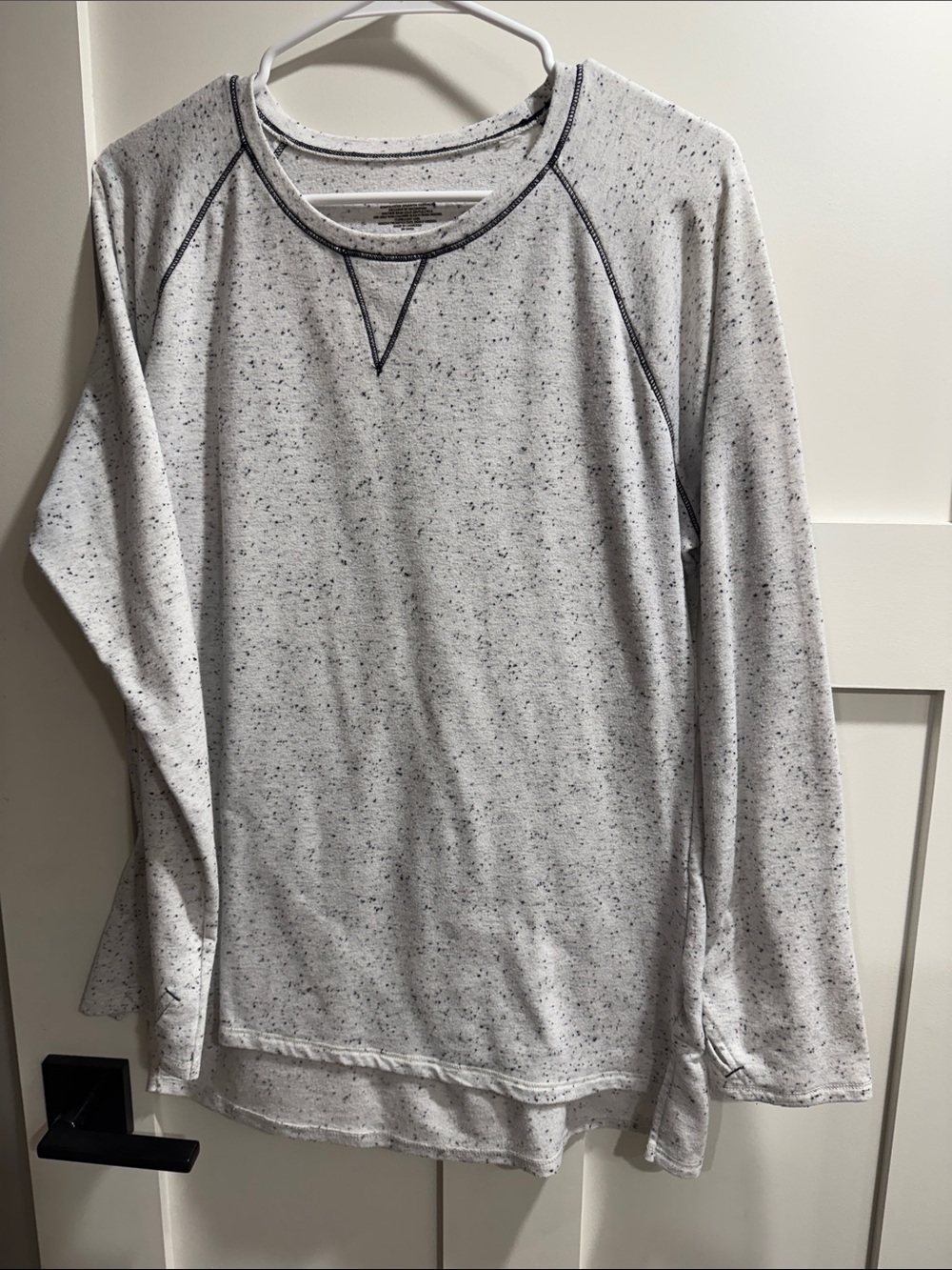 Men's Light Gray Speckled Long-Sleeve Crewneck Shirt